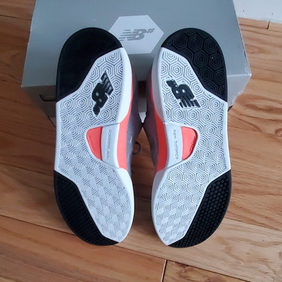 COPY - New in the box New Balance Mens size 8 - Picture 2 of 4
